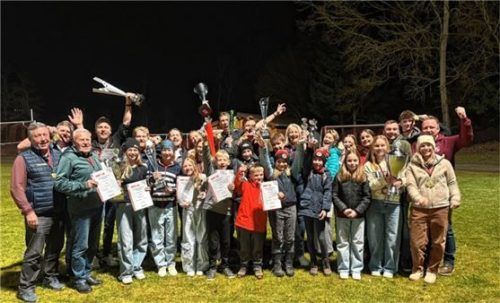 Große Freude herrschte bei den Gewinnern der Riederinger Dorf- und Vereinsmeisterschaft Alpinski.Foto Johann Loferer