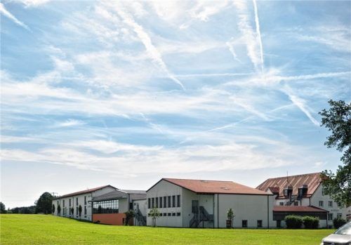 Hier im Norden von Pfaffing soll ein neuer Einkaufsmarkt sowie ein Kindergarten entstehen.