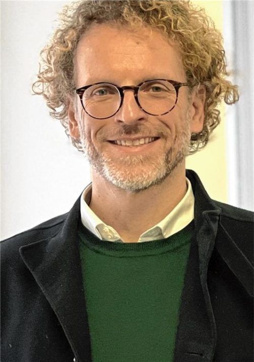 Ist man automatisch krank, wenn man zu viel auf den Rippen hat? Professor Dr. Stefan Schopf ist Leiter des Adipositaszentrums am InnKlinikum in Haag und Mühldorf. Er ordnet die Sachlage ein.