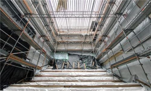 Kaum vorzustellen, aber diese Halle wird später die Aula der Mittelschule.Foto Gemeinde