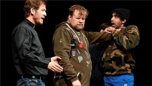 Kommen nach Waldkraiburg: Stefan Murr (links) und Michael A. Grimm (Mitte). Foto Moreth Theater Company