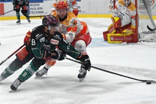 Lukas Laub und die Starbulls Rosenheim haben am Wochenende zwei neue Saison-Rekorde aufgestellt, allerdings ist nur einer davon auch positiv.Foto Hans-Jürgen Ziegler