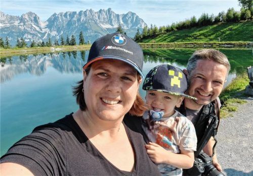 Manuela und Markus Reitberger mit ihrem „Sorgenschein“ Martin, wie ihn die Mama nennt.