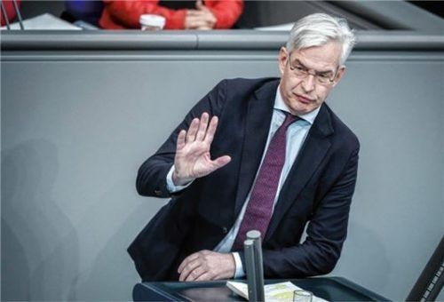Mathias Middelberg kündigte an, die Förderung für Vereine gegen rechts, die auch gegen die Union demonstrieren, „sehr scharf hinsichtlich der Begünstigten zu prüfen und gegebenenfalls auch ganz zu streichen.“ Foto Kay Nietfeld/dpa