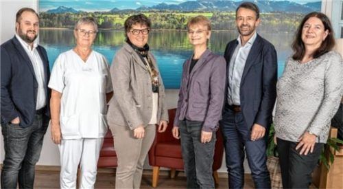 Max Schiffl (Konzern-Bereichsleitung Personal), Birgit Jenß (Betriebsrätin), Christine Wagner (Geschäftsführerin), Petra Kaliwas (Betriebsratsvorsitzende, von links) sind zufrieden mit dem ausgehandelten Ergebnis.