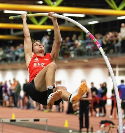 Michael Schwarz vom TSV Wasserburg wurde bayerischer Meister im Stabhochsprung der Jugend U20.Foto Stuffer