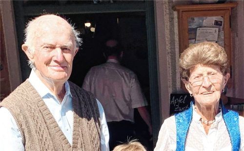 Mit einem warmen Lächeln im Gesicht – so werden viele Menschen sie in Erinnerung behalten: Die Eheleute Burgl und Klaus Gschwendtner verstarben nach kurzer Krankheit kurz nacheinander im Alter von 93 und 91 Jahren.Foto Hötzelsperger