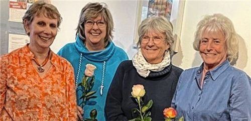 Neues Leitungsteam der Frauenselbsthilfe Krebs Rosenheim, von links: Claudia Drake, Lena Schuster, Ute Kratzlmeier, Brigitte Kirsch, nicht auf dem Bild: Edelgard Rack. Foto re