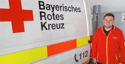 Notfallsanitäter Tobias Bauer leitet die BRK-Rettungswache in Kolbermoor. Foto Weinzierl
