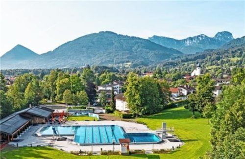 Pommes und Eis gesichert: Zum Sommer 2025 hat der Kiosk im Feilnbacher Freibad einen neuen Pächter. Foto Peter Michalke
