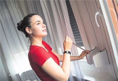 Rollläden können im Winter helfen, die Wärme drinnen zu halten. Foto DPA/Christin Klose