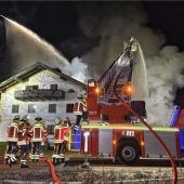 Bauernhof brennt lichterloh
