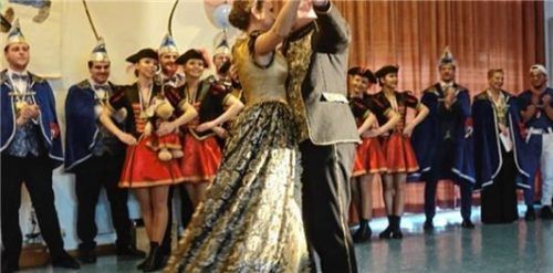 Schwungvoller Auftritt des Vagener Prinzenpaares bei der Jahreshauptversammlung für

2024 des Katholischen Frauenbundes Bruckmühl im Pfarrsaal der Herz-Jesu-Kirche. Foto kissel