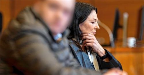 Sebastian T. wurde wegen Mordes an Hanna W. vom Landgericht Traunstein zu neun Jahren Jugendstrafe verurteilt. Verteidigerin Regina Rick hat Revision eingelegt. Foto dpa
