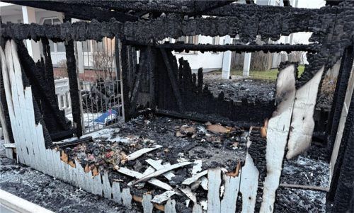 So sah das abgebrannte Müllhäuschen am Tag danach aus. Foto Martin Weidner