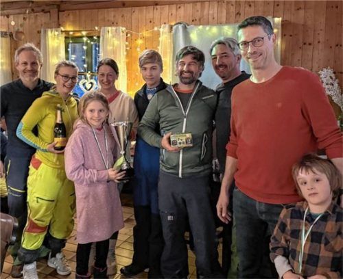 So sehen die Sieger aus: Die drei jeweils Erstplatzierten in den verschiedenen Wertungsklassen.Foto re