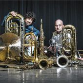 Humorvoller Groove mit Smart Metal Hornets