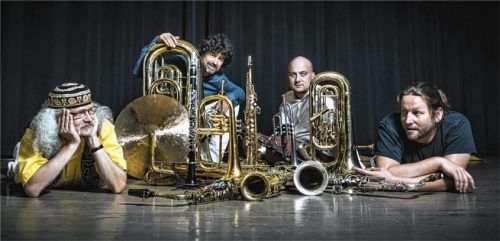 Spielen in ungewöhnlicher Besetzung: die Smart Metal Hornets. Foto Rauch