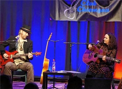 Stehen seit 30 Jahren gemeinsam auf der Bühne: Meena Cryle und Chris Fillmore.Foto re