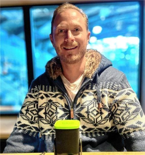 Stephan Gottwald, hier als Gast vom OVB-Podcast „Hart gecheckt“ im Dezember 2023, ist wieder in der Vorstandschaft der Starbulls Rosenheim.Foto Hans-Jürgen Ziegler