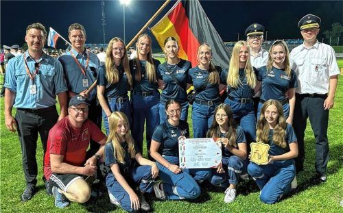 Stolz ist die Gemeinde auf die immer wieder erfolgreiche Mädchenmannschaft der Feuerwehrjugend. Im vergangenen Jahr erreichte das Team bei der Feuerwehrolympiade in Italien den sechsten Platz. Foto Matschi