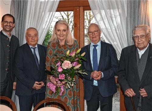 Trafen sich zum Gespräch: (von links) Oberbürgermeister Andreas März, Vorsitzender Rudolf Hötzel, Gabriele Bauer, Anton Heindl, Pfarrer a.D. Sebastian Lipp.Foto Schlecker