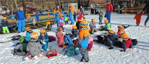 Über 40 Kinder nahmen am Zwergerl-Skikurs des SV Vagen teil.Foto re
