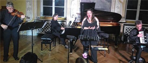 Überzeugten mit ihrem harmonischen Zusammenwirken: (von links) Thomas Breitsameter, Eva Barbarino, Christine Enghofer und Janusz Myschur. Foto Jaensch