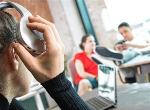 Versetzt uns Musik in positive Stimmung, kann das auch beim Lernen helfen. Foto Christin Klose/dpa-tmn/dpa