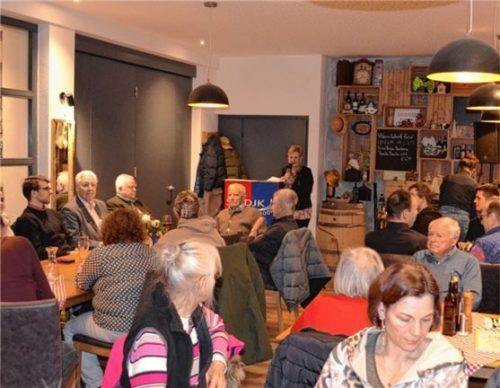 Viele Jubilare waren der Einladung zum Ehrenabend des SV-DJK gefolgt. Fotos Sedlbauer