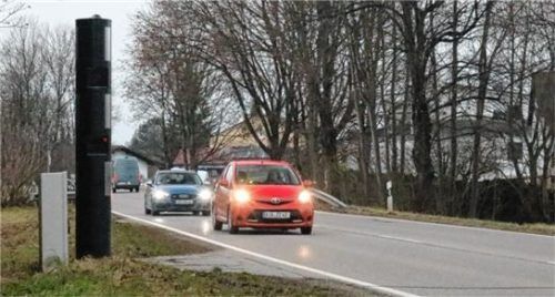 Viele kennen den Blitzer mittlerweile. Und doch kam es 2024 im Schnitt noch zu knapp 30000 Verstößen pro Monat.