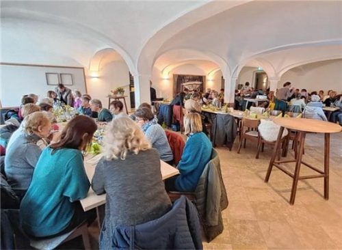 Voll besetzt waren die Tische bei der BBV-Gebietsversammlung der Landfrauen.Foto emk