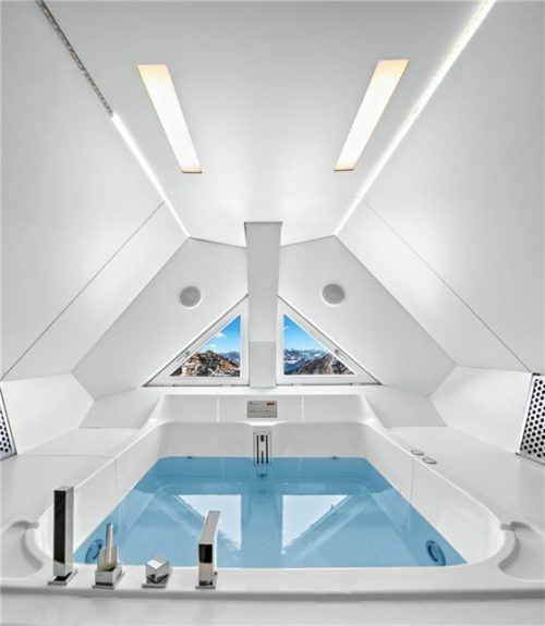 Vom Whirlpool aus sieht man bis nach Österreich, so der Anbieter.Foto re