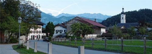 Wie soll sich Oberaudorf entwickeln? Für ein städtebauliches Konzept bringen Bürger jetzt ihre Anregungen mit ein. Dazu gehört auch der Wunsch nach mehr Aufenthaltsqualität im Ort. Foto  Schubert