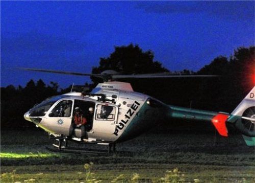 Zur nächtlichen Suche nach den Beteiligten an der Schlägerei setzte die Polizei auch einen Helikopter (Symbolbild) ein. Foto dpa