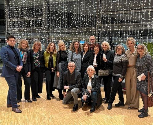 Zuversichtlich in die neue Saison – die Stadtführerinnen und Stadtführer mit VKR-Geschäftsführer Florian Englert (links) nach ihrem Treffen im KuKo.