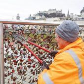 Mit dem Bolzenschneider gegen Liebesschlösser