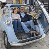 Ein Ehepaar mit Isetta-Liebe