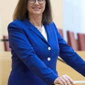 Abgeordnete verdienen nun über 10 000 Euro