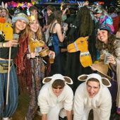 Rosenheimer Gymnasiasten feiern beim Triangelball