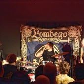 In der Rosenheimer Punk-Ausstellung rocken „Leonie singt“, G. Rag und die Lombego Surfers