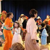 Meerjungfrauen, Pumuckls, Drachen, Clowns und Feen verabschieden den Feilnbacher Fasching