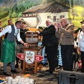 „O’zapft is!“: Raublinger Starkbierfest eröffnet