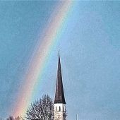 Der Frühling grüßt das Mangfalltal in Regenbogenfarben