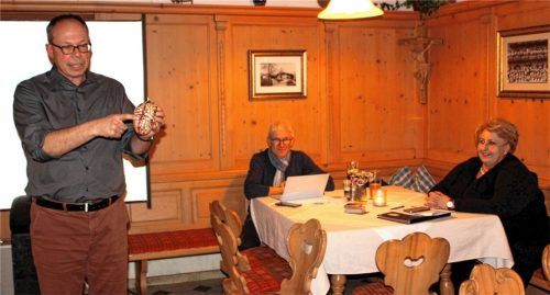 Auf faszinierende und spannende Art stellte Professor Dr. Axel Koch Vorgänge von Gewohnheiten, die sich im Gehirn abspielen, dar. Foto Strim
