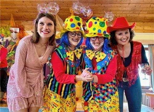 Ausgelassene Stimmung bei den Faschingsgästen.