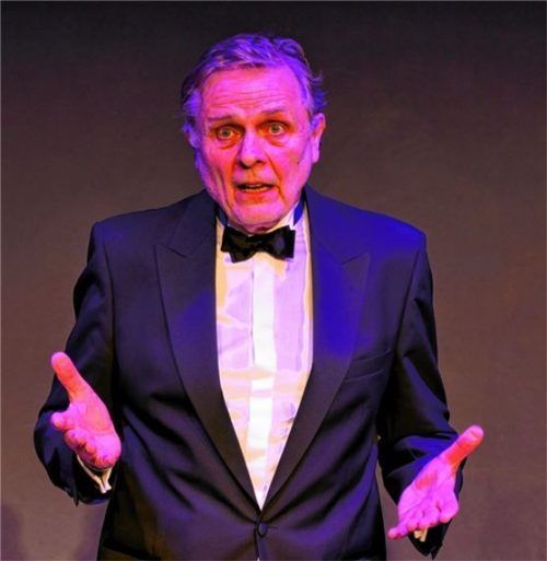 „Bin ich eine Figur oder ein Mensch, wirklich oder nur scheinbar?“, scheint Andreas von Studnitz zu fragen. Foto janka