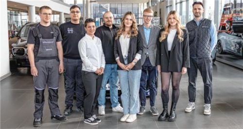 BMW VOGL in Mühldorf und Burghausen begrüßt acht neue Mitarbeiter.