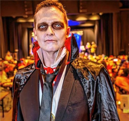 Bürgermeister Simon Franz als Vampir.Fotos Nitzsche
