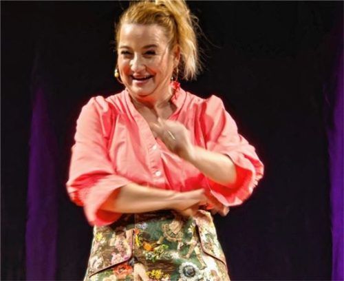 Constanze Lindner bei ihrem großartigen Auftritt in der Bruckmühler Kulturmühle.Foto fuchs